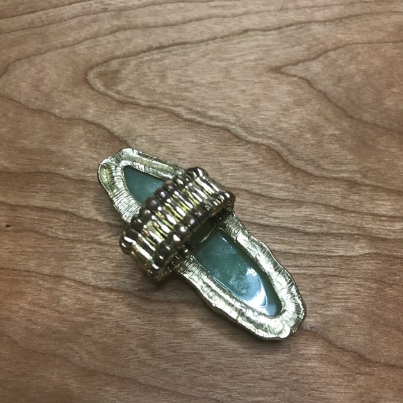 Green Crystal Gold Setting Ring - Picture 4 of 5